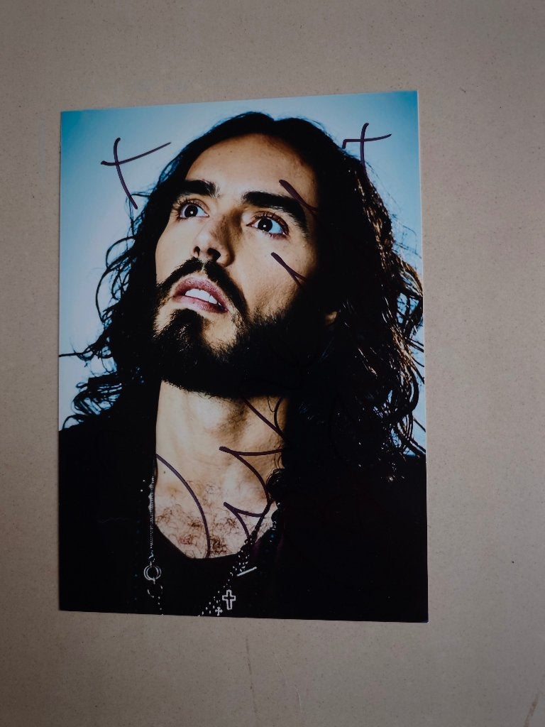 Russell brand handtekening, Verzamelen, Verzenden, Nieuw, Tv, Foto of Kaart