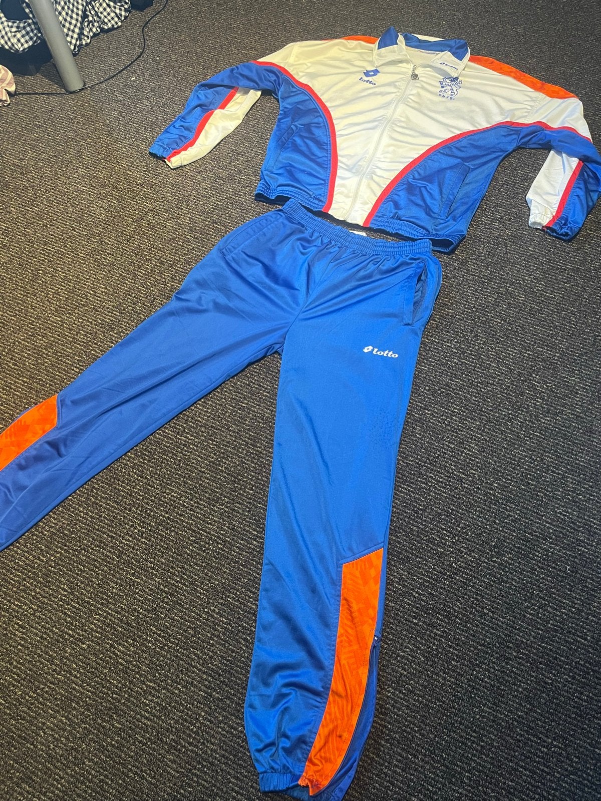 Vintage Lotto trainingspak EK 1992 - Blauw, wit, oranje, Kleding | Heren, Sportkleding, Maat 52/54 (L), Blauw, Ophalen of Verzenden