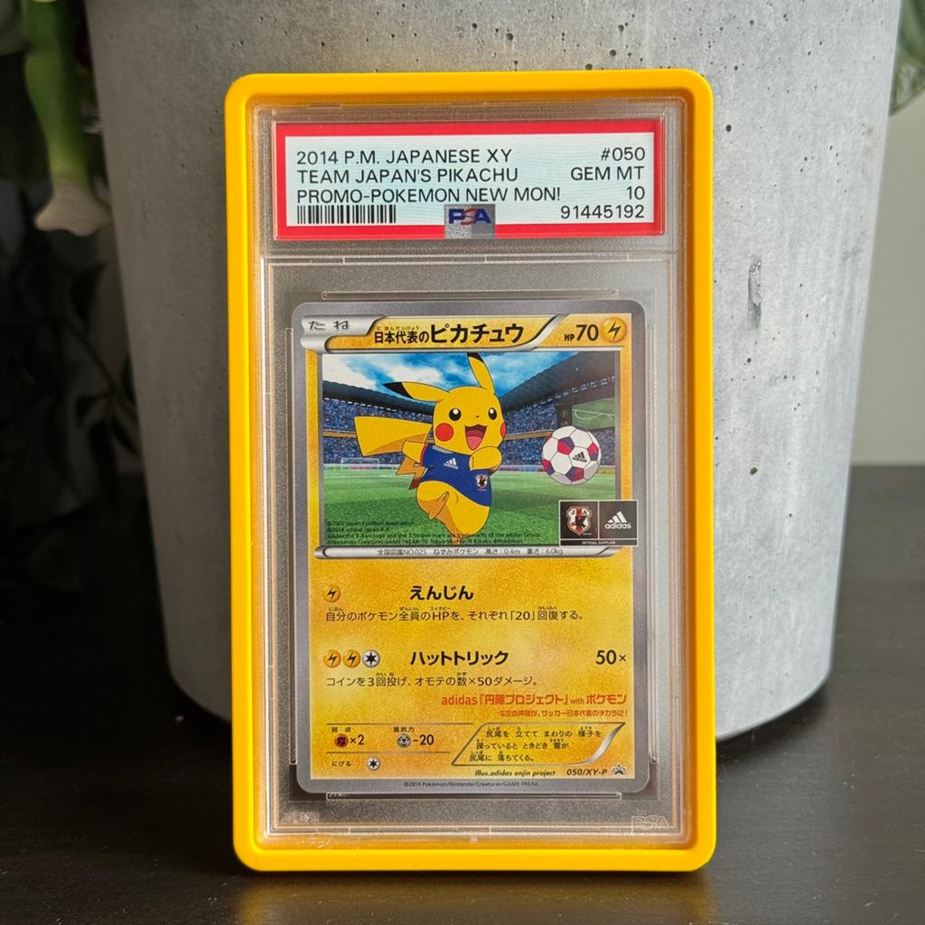 Japan’s Pikachu promo 050 PSA graded 10 + magazine pokemon, Ophalen, Zo goed als nieuw