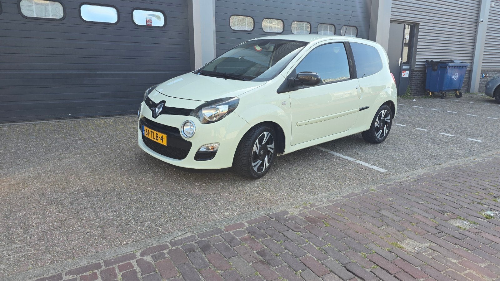Renault Twingo 1.2 16V 2012 Geel, apk, cruise contrl, Auto's, Voorwielaandrijving, 839 kg, 74 pk, 4 cilinders