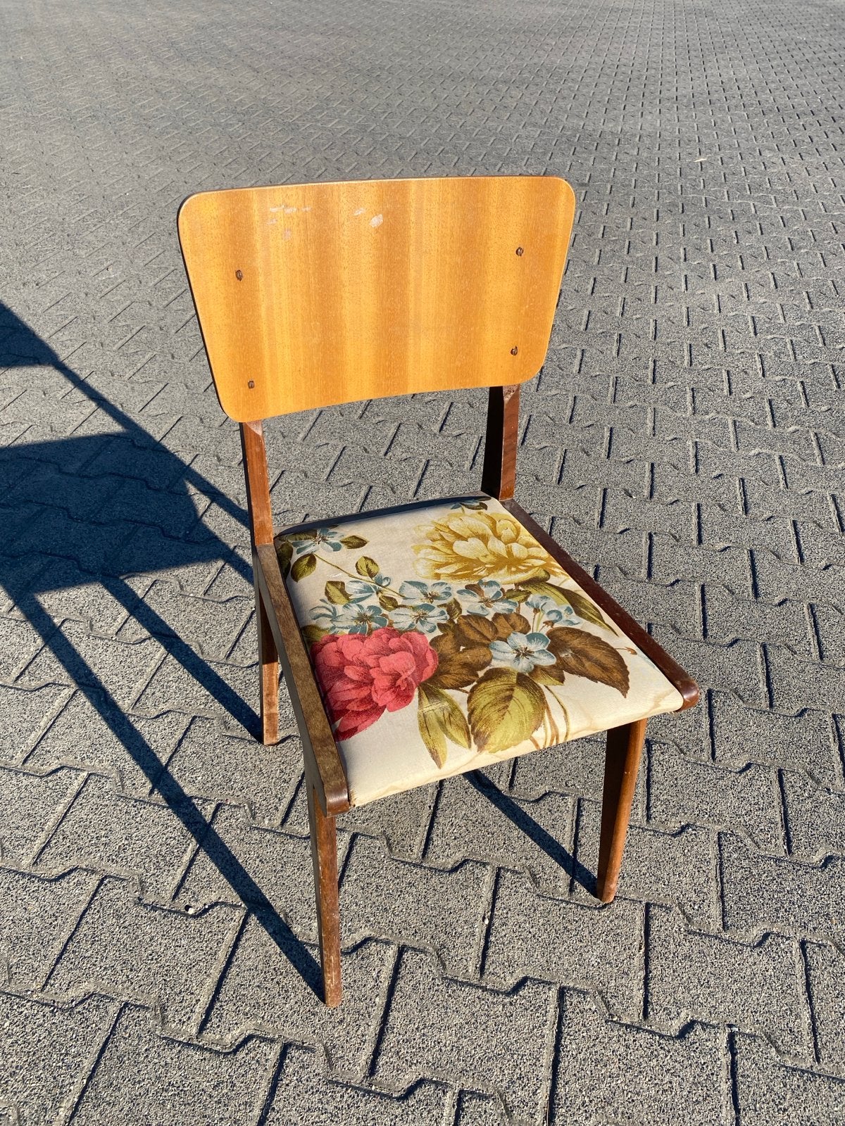 Antieke stoel met bloemenprint - kussen zit los MOET WEG, Ophalen
