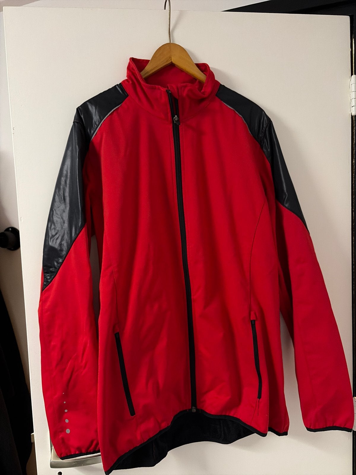 Crivit sportjas maat L - Rood met zwart, Ophalen of Verzenden, Gedragen, Rood, Hardlopen of Fietsen