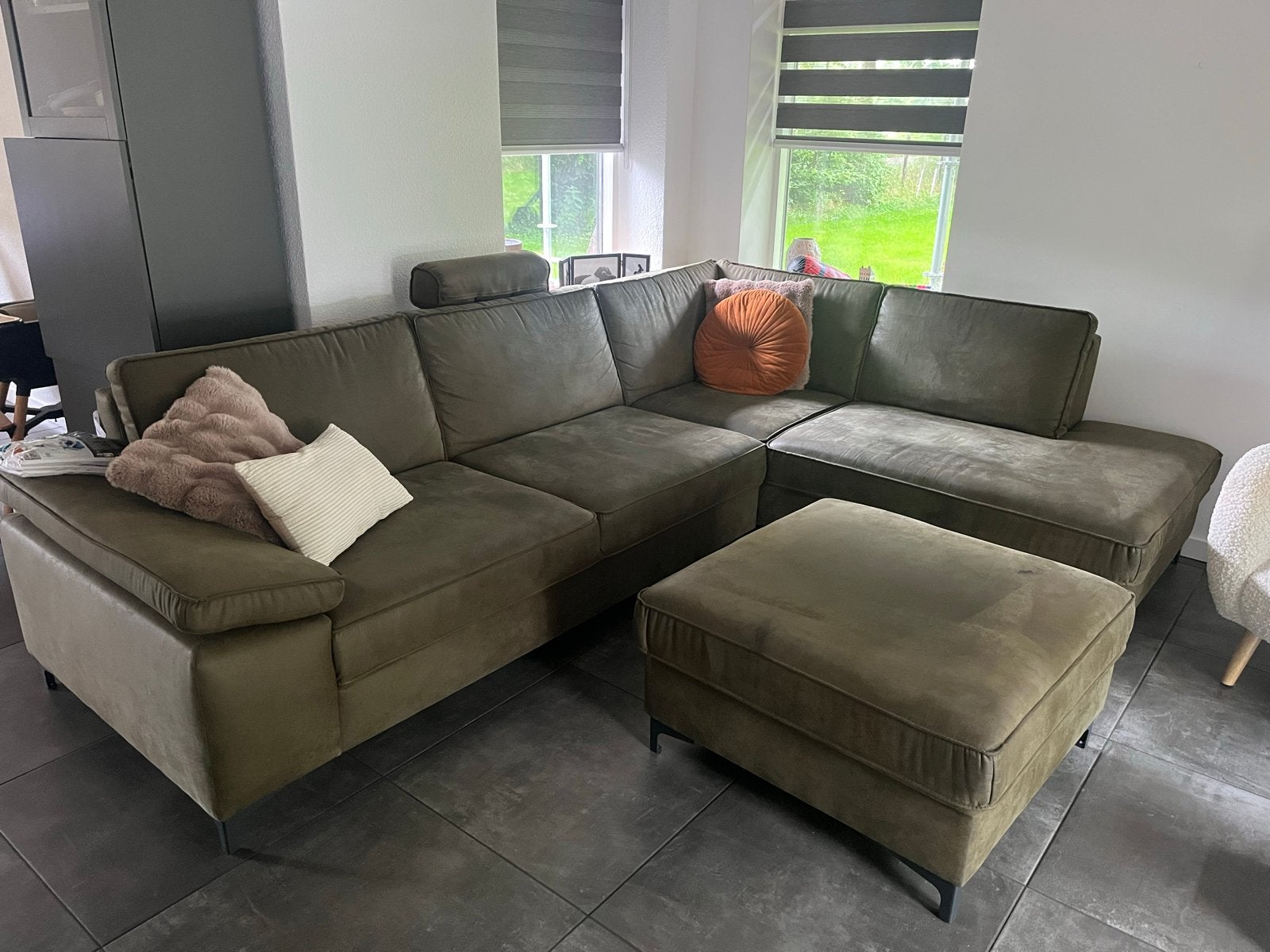 Grote hoekbank met chaise longue en poef, olijfgroen, Ophalen, Gebruikt, Hoekbank, 300 cm of meer
