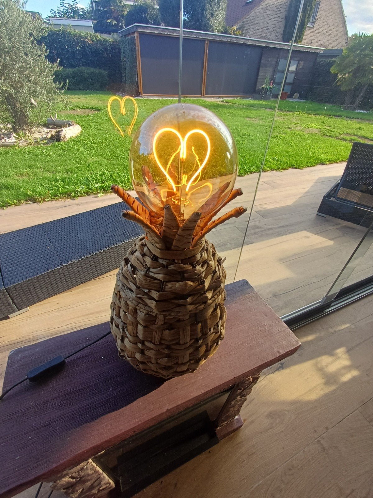 Ananas tafellamp met hartvormige gloeilamp, Ophalen of Verzenden
