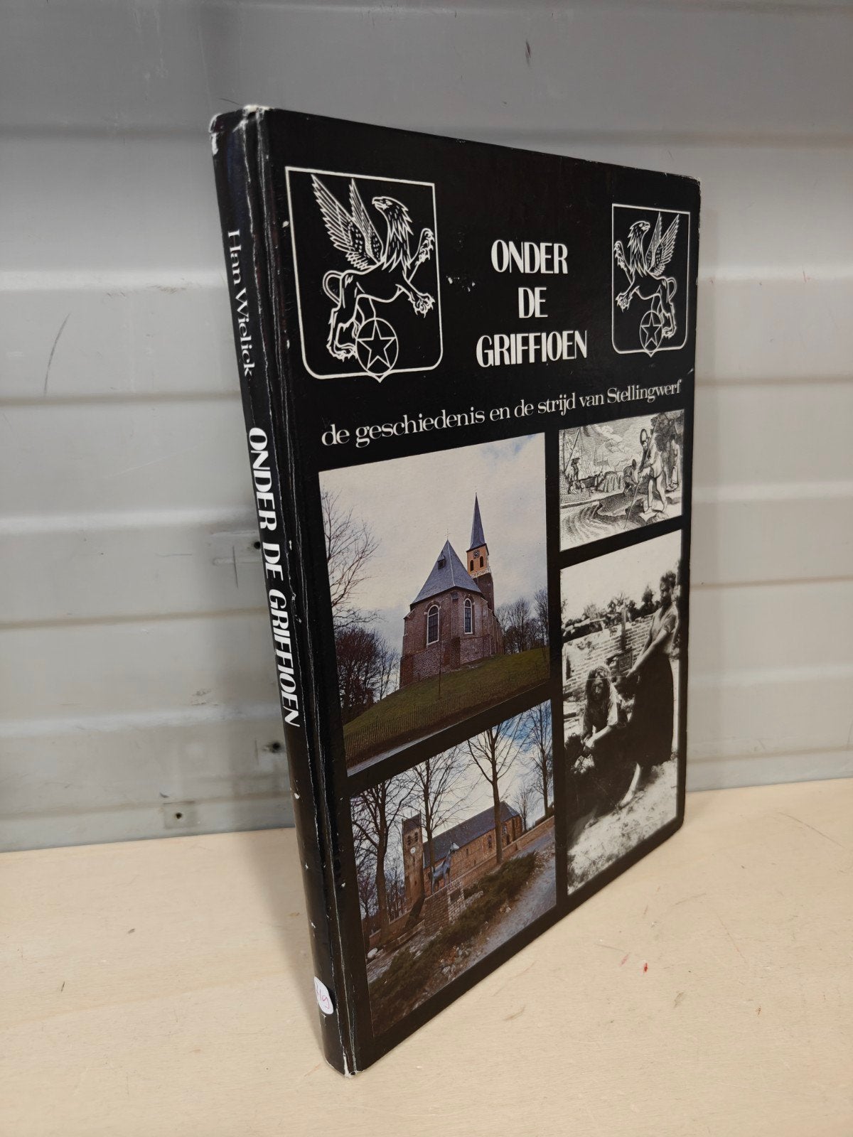 Nr. 719 Onder De Griffioen de geschiedenis en de strijd van, Ophalen of Verzenden, Gelezen, Han Wielick