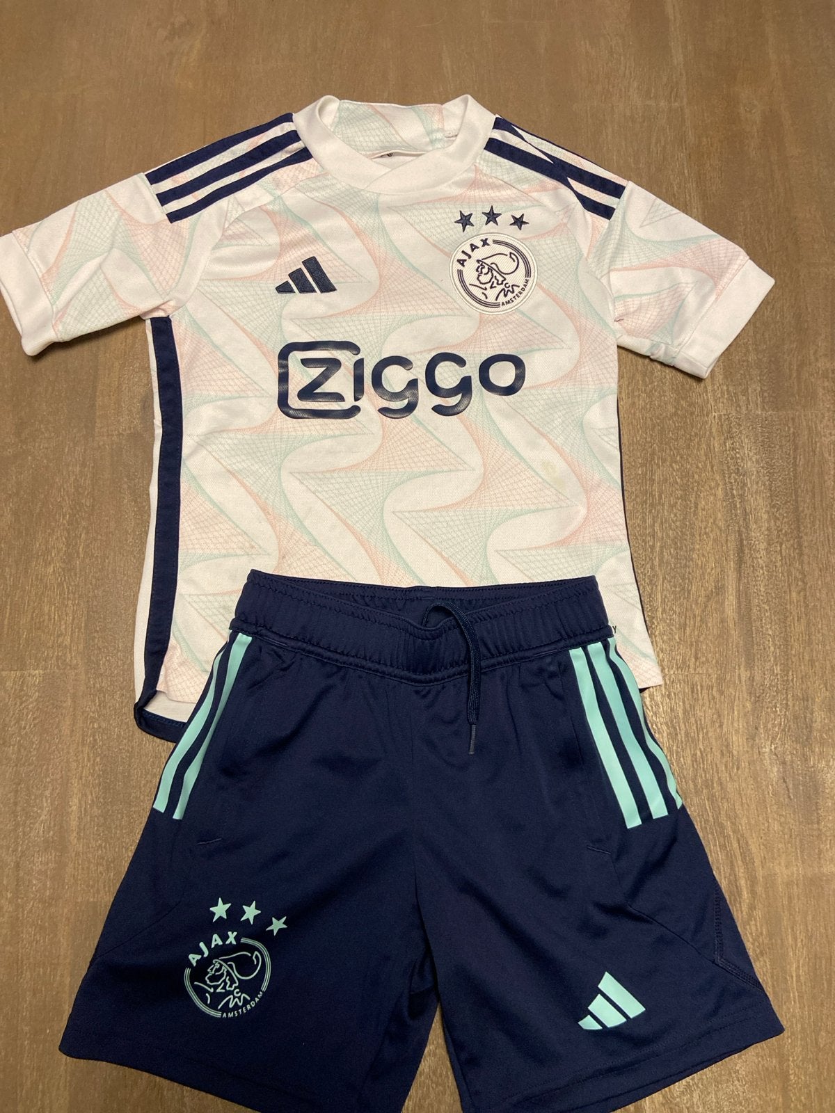 Ajax uit tenue 2023-2024 maat 128, Ophalen, Gebruikt, Jongen of Meisje, Setje