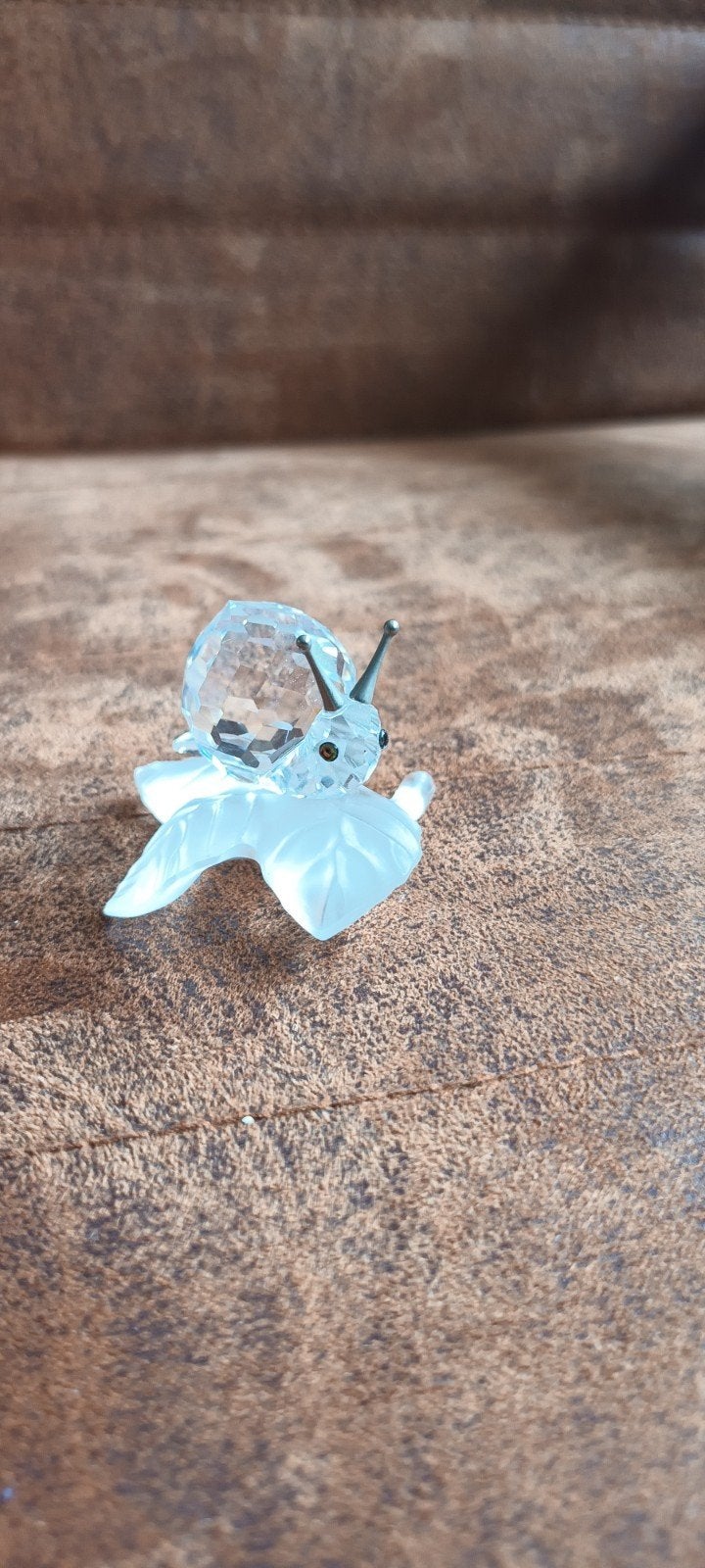 Swarovski Kristal Slakje op Blad - Decoratief Figuur, Verzamelen, Ophalen of Verzenden, Zo goed als nieuw, Figuurtje