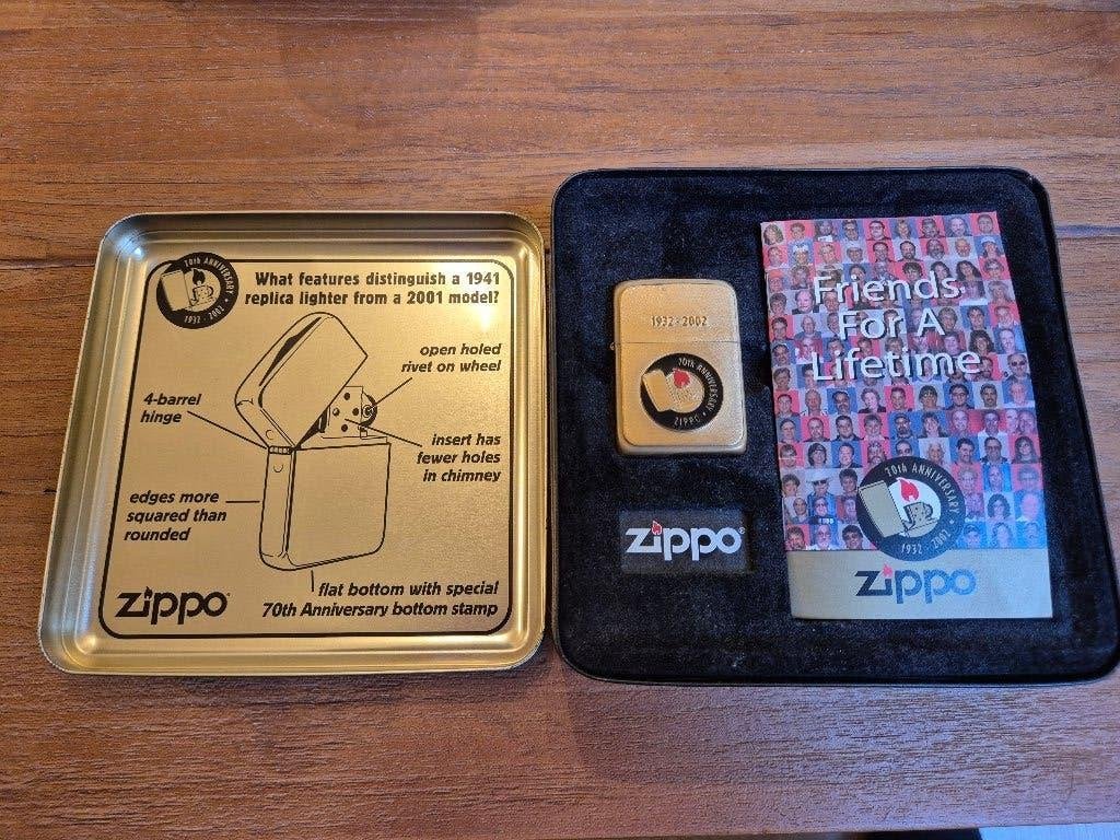 70th Anniversary Zippo "Friends for a lifetime", nieuw!, Ophalen, Nieuw, Aansteker