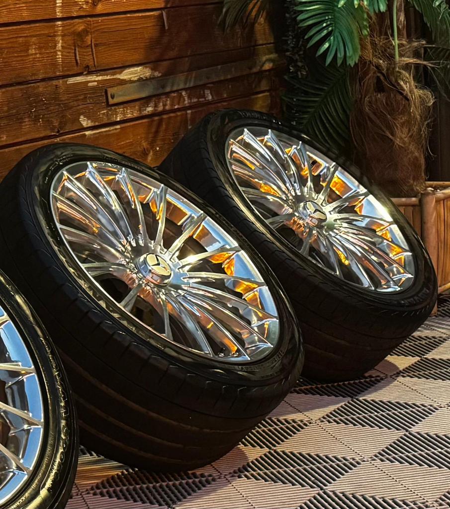 Orginele nieuwe S65 velgen met naafdoppen, Auto-onderdelen, Ophalen, 255 mm, Velg(en), Nieuw