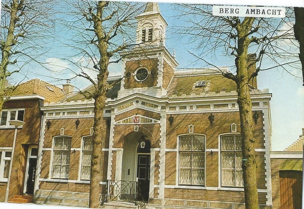 Ansichtkaart BERGAMBACHT  Raadhuis, Verzamelen, Ansichtkaarten | Nederland, Verzenden, 1960 tot 1980, Gelopen, Zuid-Holland