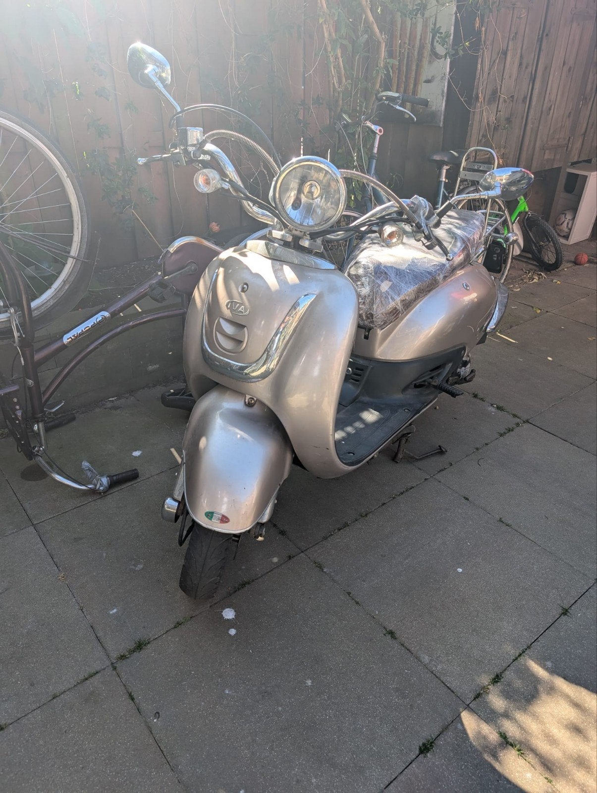 Mooie beige scooter met lage kilometerstand, Fietsen en Brommers, Ophalen of Verzenden, Gebruikt, Benzine, Overige merken