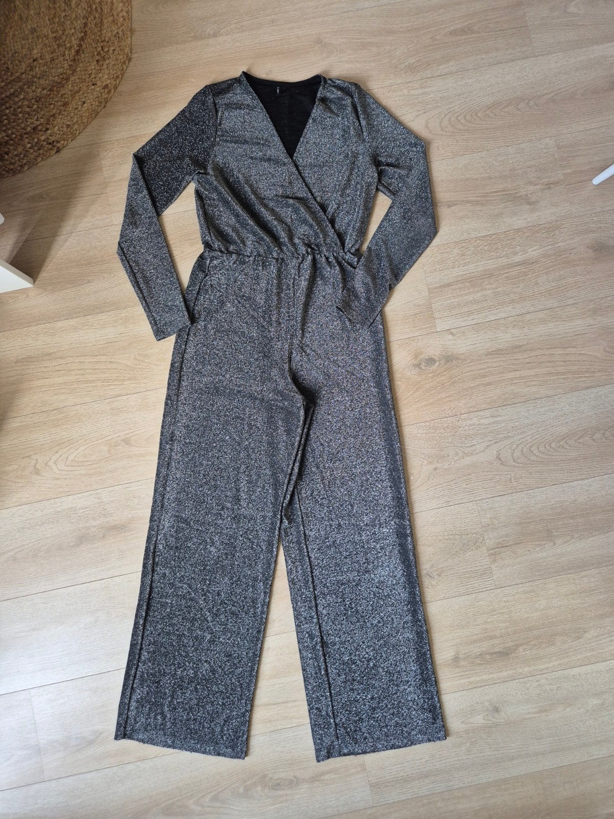 Jumpsuit lange mouw met glitters. Merk Only. Maat M. ZGAN!, Kleding | Dames, Maat 38/40 (M), Only, Ophalen of Verzenden, Zo goed als nieuw