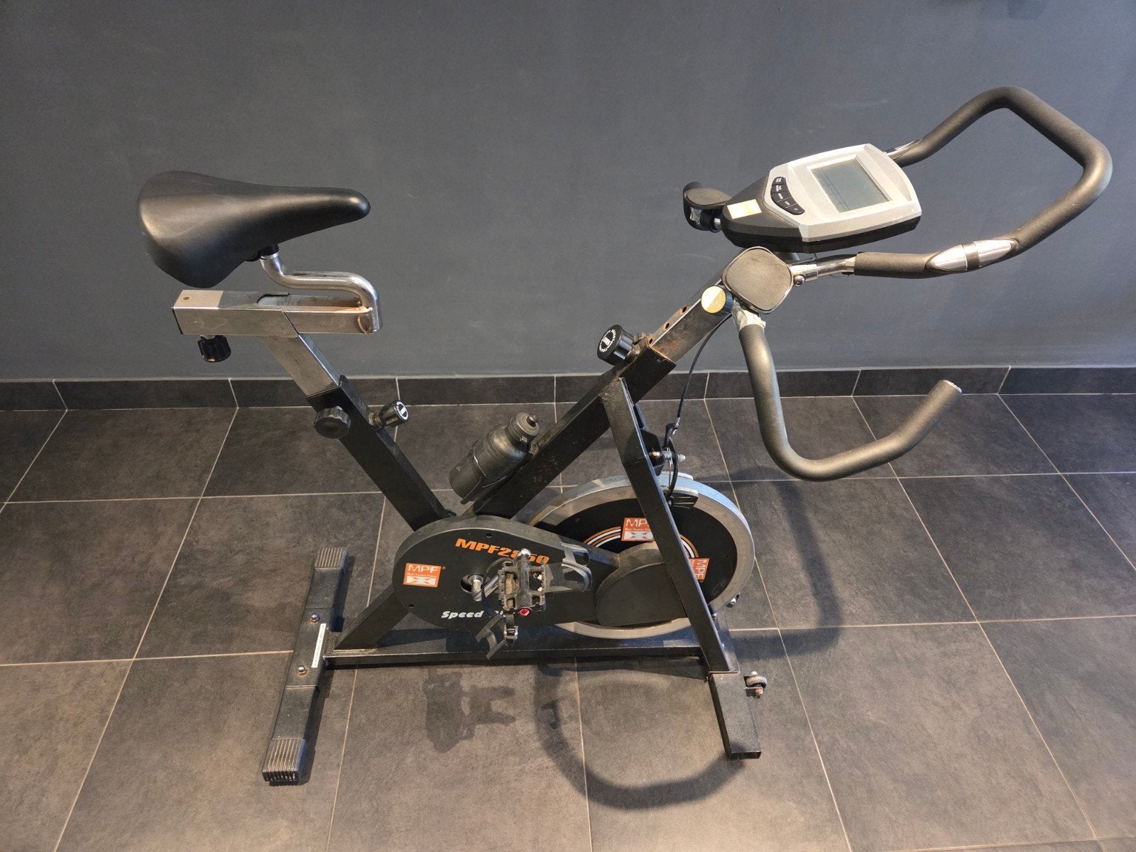 MPF2850 Speedbike voor intensieve cardiotraining, Ophalen