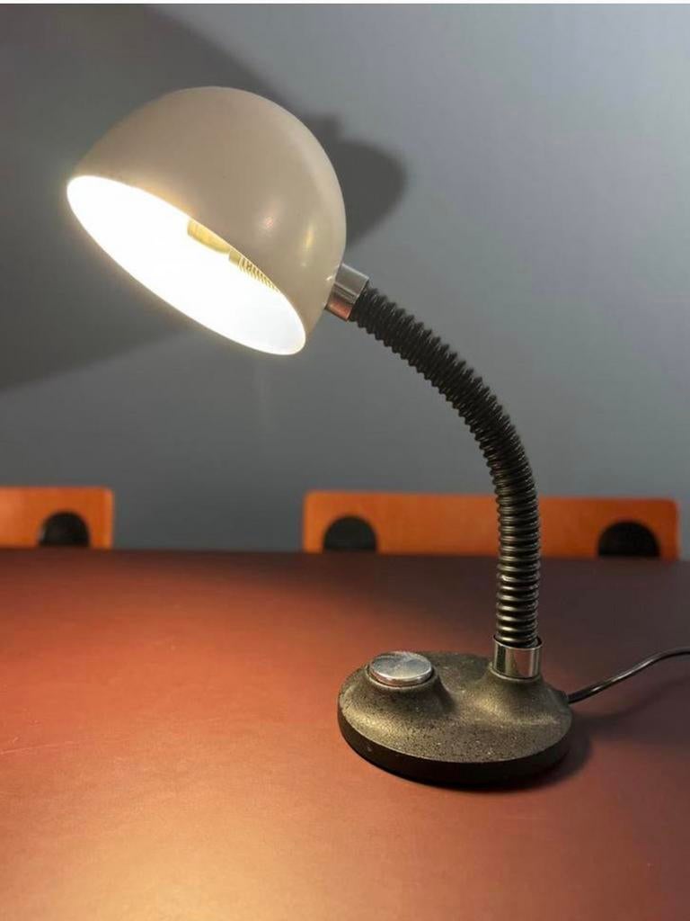 Vintage Egon Hillebrand wit metalen bureaulamp.547, Huis en Inrichting, Lampen | Tafellampen, Bauhaus, Ophalen of Verzenden, Zo goed als nieuw
