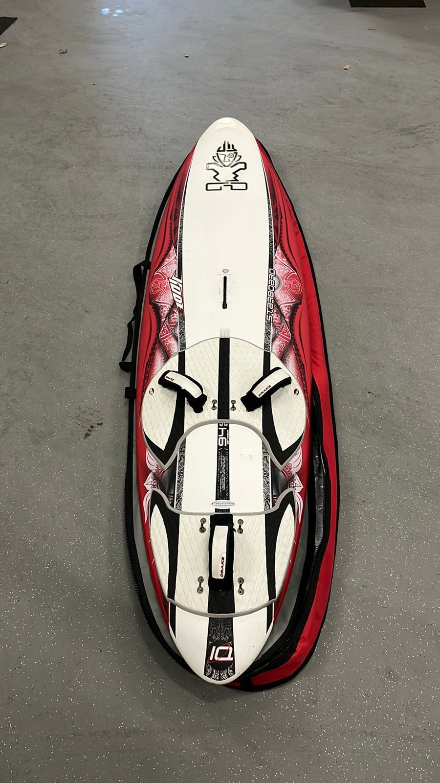 Starboard kode 94 Windsurfplank met hoes - Zo goed als nieuw, Ophalen, Met voetbanden, Gebruikt, Minder dan 250 cm