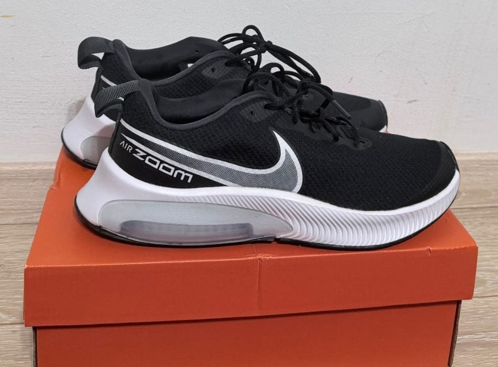 Nikes Zoom Air Sneakers – Zwart – Maat 38,5, Zwart, Nike, Nieuw, Ophalen of Verzenden
