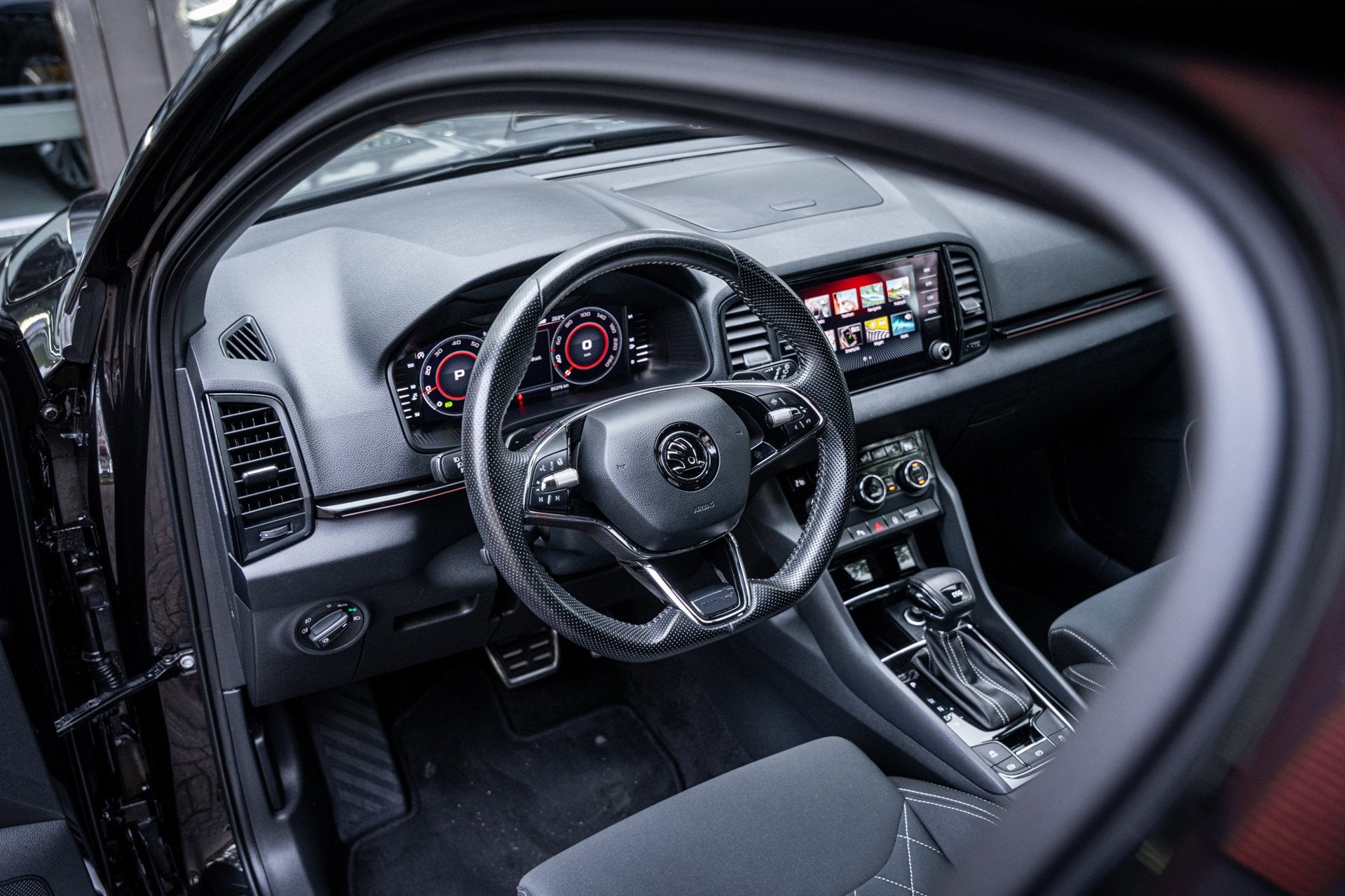 Skoda Karoq 1.5 TSI ACT Sportline Business | Autom. | Navi |, Auto's, Automatische klimaatregeling, Stof, 4 cilinders, 150 pk