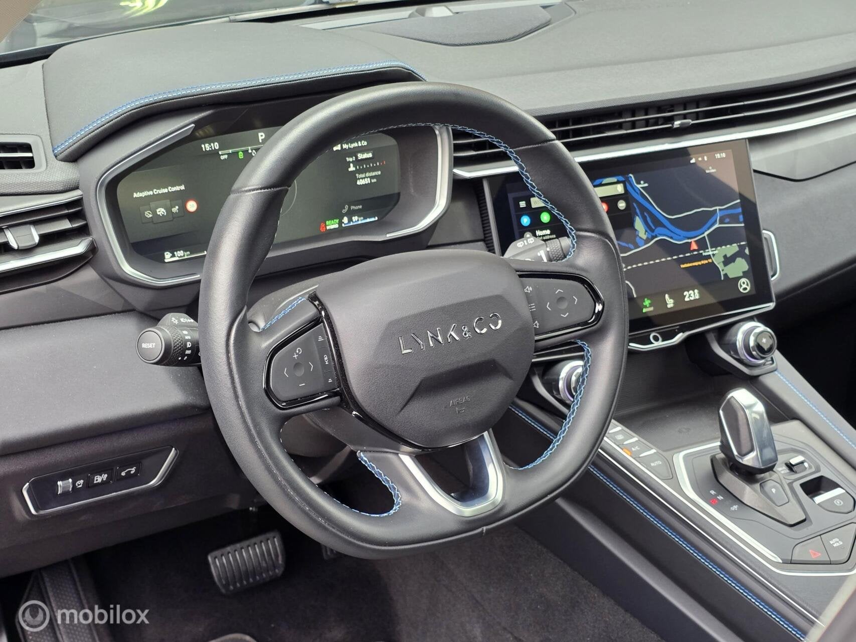 LYNK & CO 01 1.5 PHEV BLACK EDITION PANO 360CAM ACC CARPLAY, Auto's, Stof, Automatische klimaatregeling, Zwart, Plug-in hybride