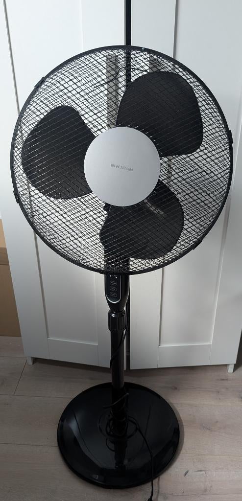 Inventum staande ventilator, Witgoed en Apparatuur, Ventilatoren, Ophalen of Verzenden, Ventilator met afstandsbediening, Zo goed als nieuw