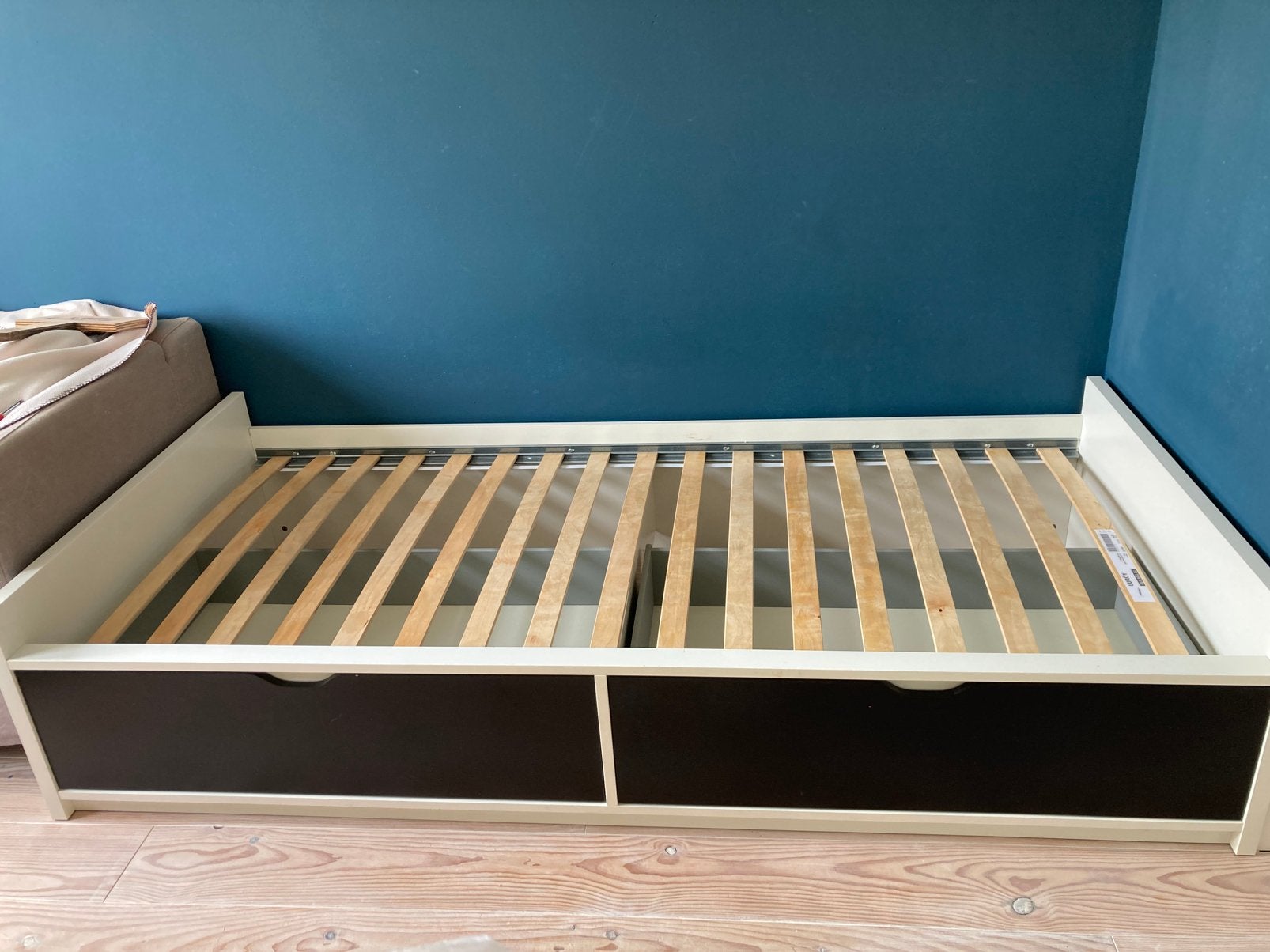 Ikea bed wit met zwarte lades, 90 bij 200 incl lattenbodem, Ophalen, Gebruikt, 90 cm, Eenpersoons