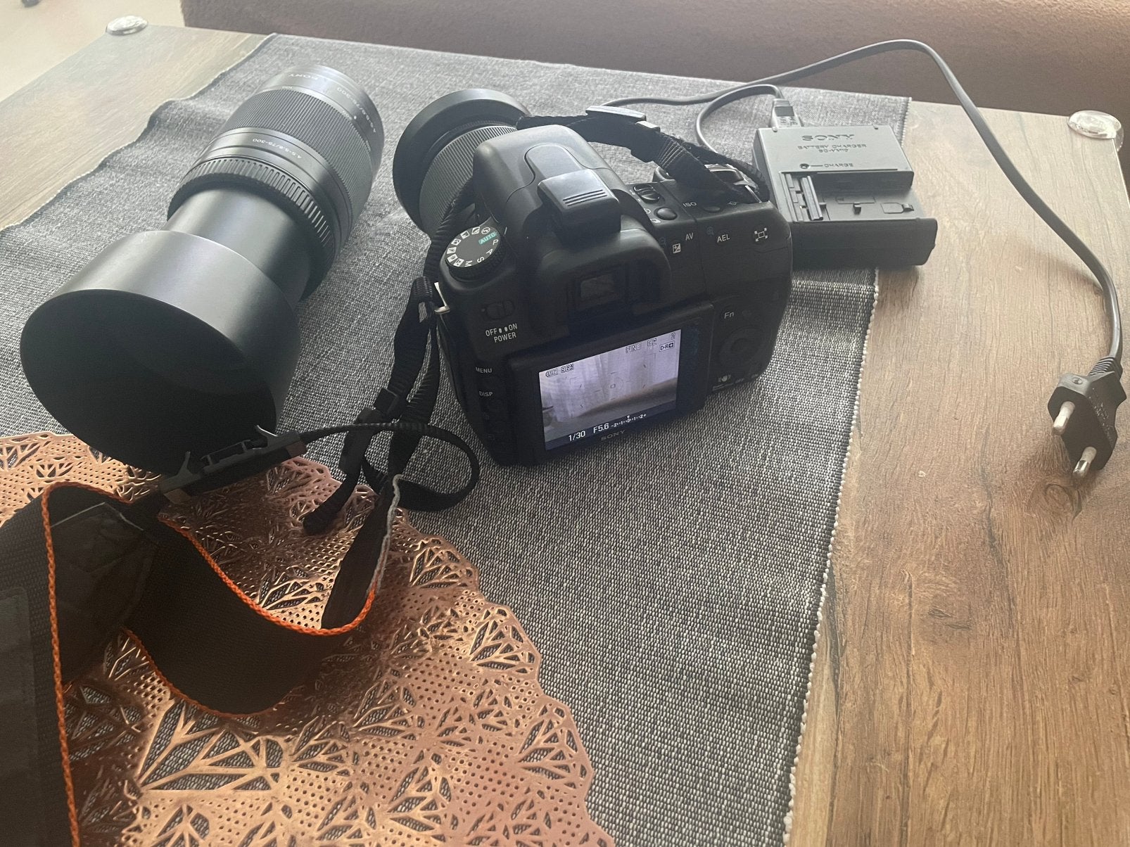 Sony alpha a350 met 2 lenzen, Ophalen, Zo goed als nieuw, Sony, 8 keer of meer