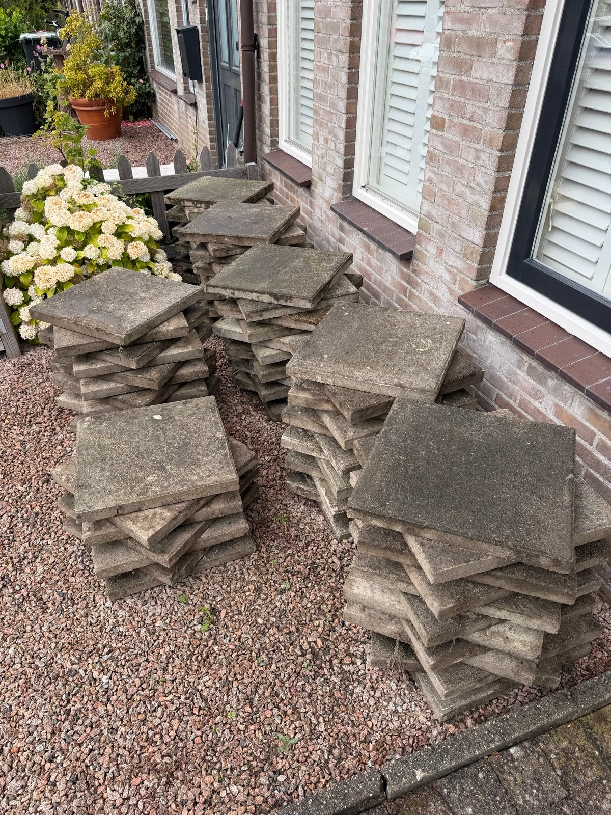 GRATIS: Gebruikte terrastegels - 50x50 cm, Tuin en Terras, Tegels en Klinkers, Ophalen, Gebruikt, 10 m² of meer, Beton