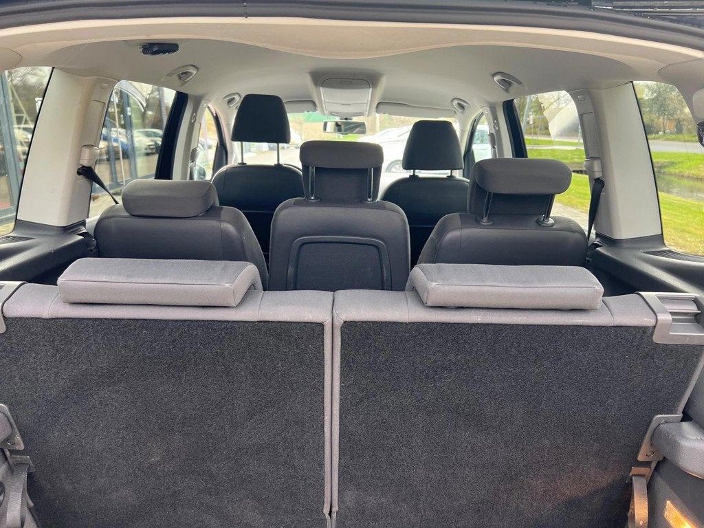 Volkswagen TOURAN 1.2 TSI Easyline 7p. Navi Stoelverw., Voorwielaandrijving, Euro 5, Gebruikt, 4 cilinders