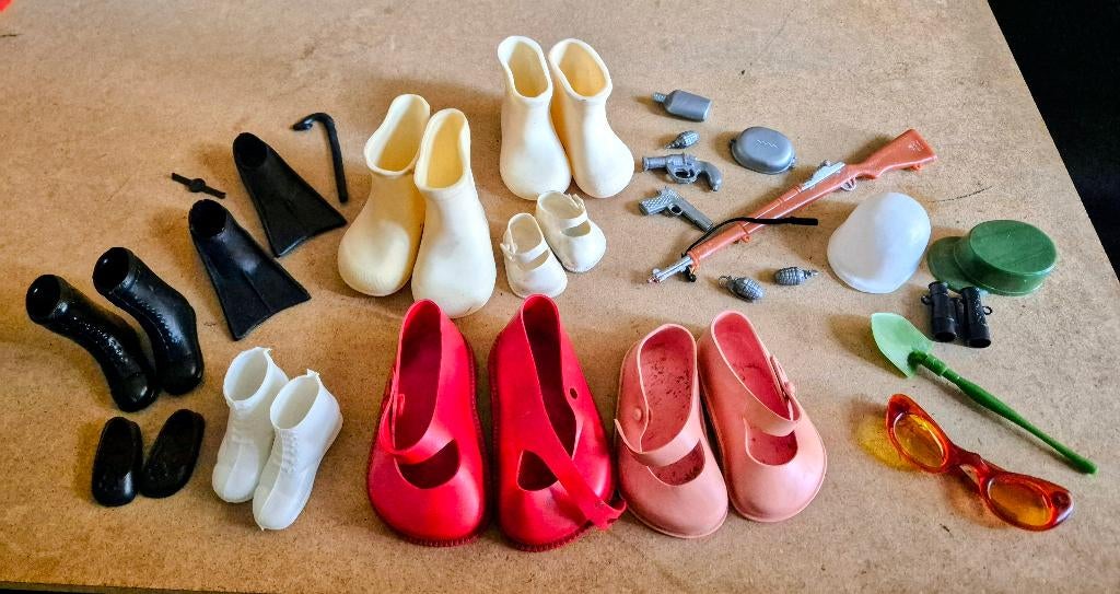 Poppenschoentjes en attributen, Verzamelen, Poppen, Ophalen of Verzenden, Gebruikt, Accessoires