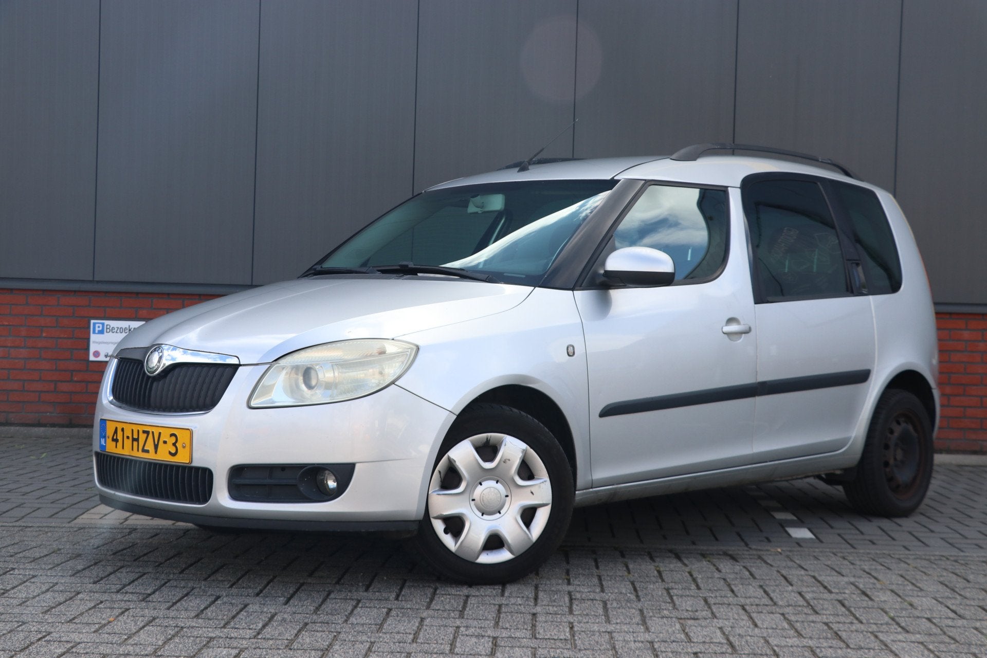 Skoda Roomster 1.4-16V Style airco | parkeersensoren |, Gebruikt, 4 cilinders, Roomster, 49 €/maand