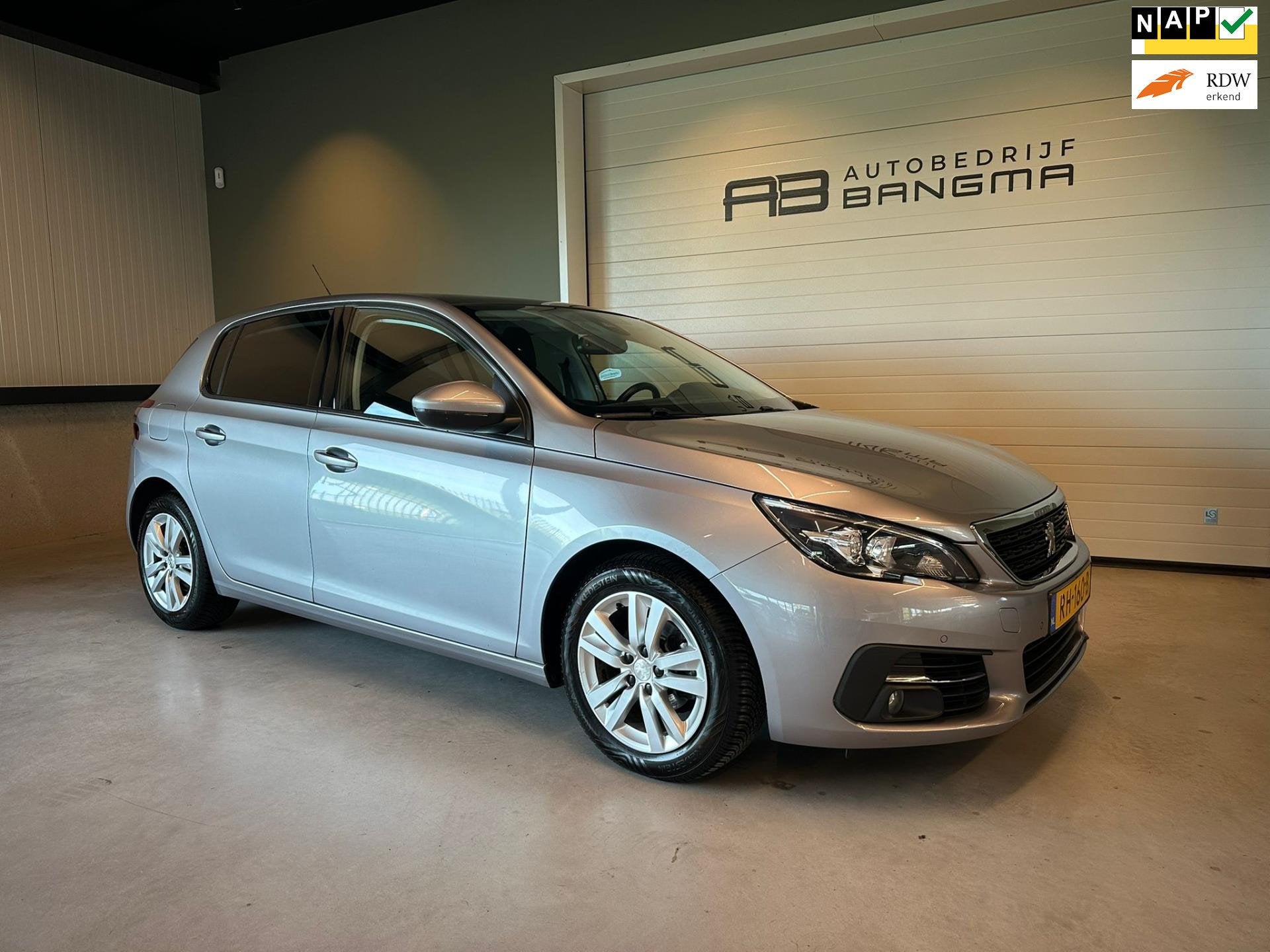 Peugeot 308 1.2 PureTech BLUE LEASE EXECUTIVE|CLIMA AIRCO|NA, Stof, Gebruikt, 1199 cc, Met garantie (alle)