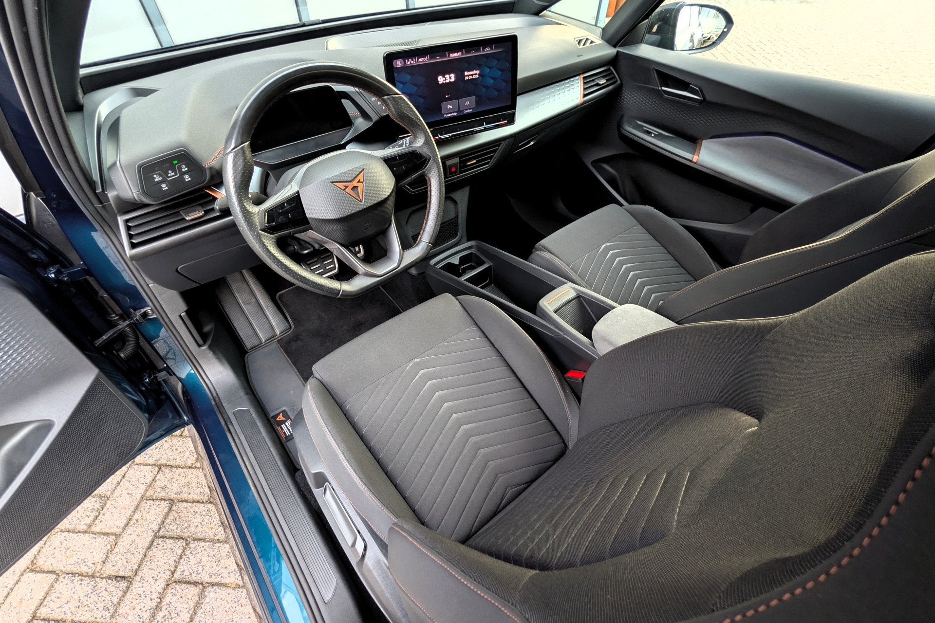 CUPRA Born Business One 62kWh SOH 92% Apple CarPlay / Androi, Auto's, Automaat, Dealer onderhouden, Gebruikt, Zwart