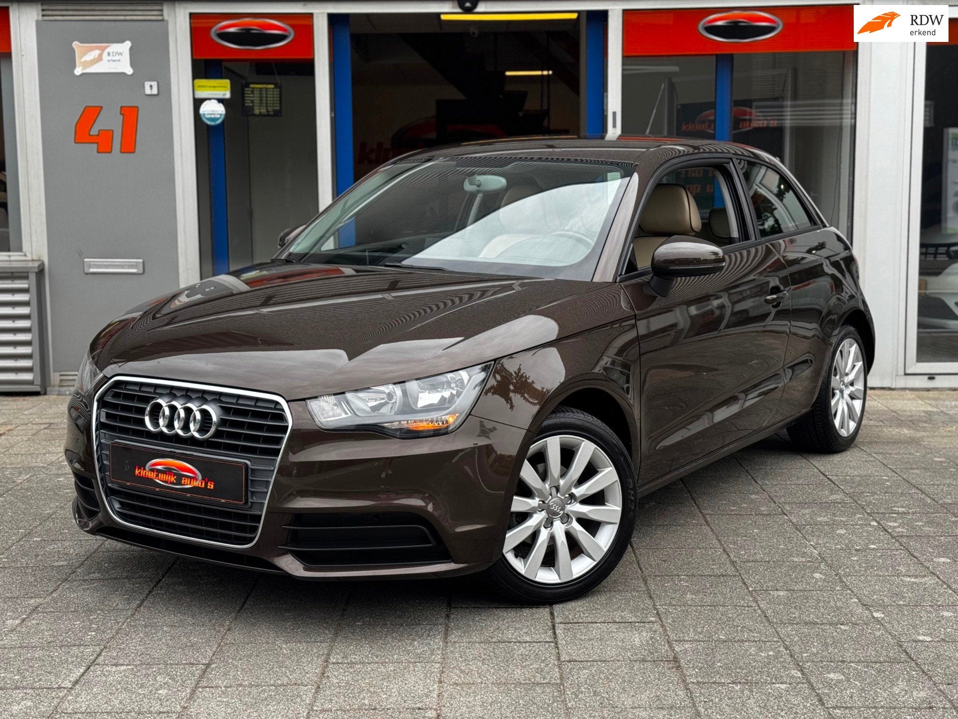 Audi A1 1.2 TFSI Connect Navigatie Leder Airco LM NAP, Auto's, Audi, Voorwielaandrijving, Euro 5, 86 pk, Beige