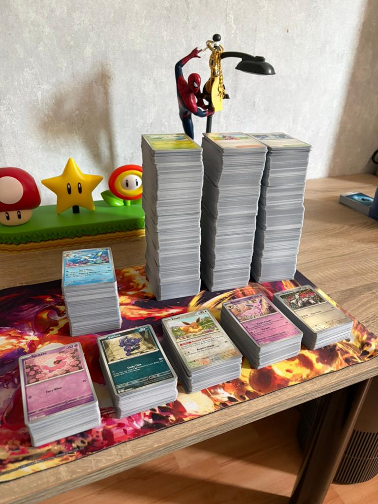 Pokemon bulk Prismatic,phantasmal,destined en ascended, Hobby en Vrije tijd, Verzamelkaartspellen | Pokémon, Zo goed als nieuw