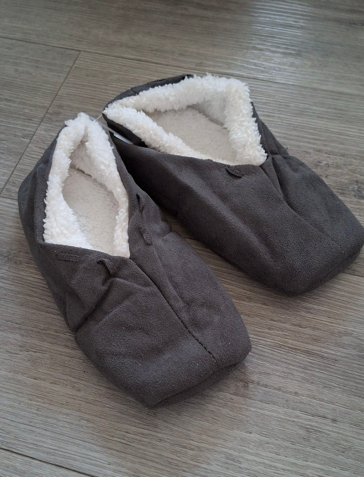 grijze spaanse sloffen 38-39, Kleding | Dames, Schoenen, Ophalen of Verzenden, Nieuw, Grijs, Pantoffels of Sloffen