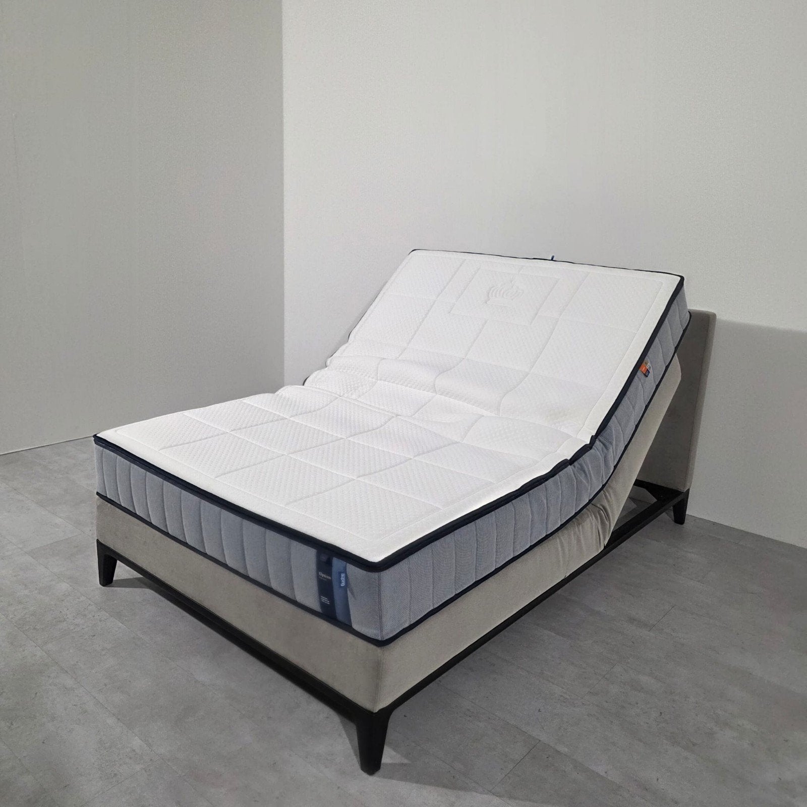 Auping Criade Elektrisch Boxspring 140x200 1M, Verstelbaar, ., 210 cm, Zo goed als nieuw
