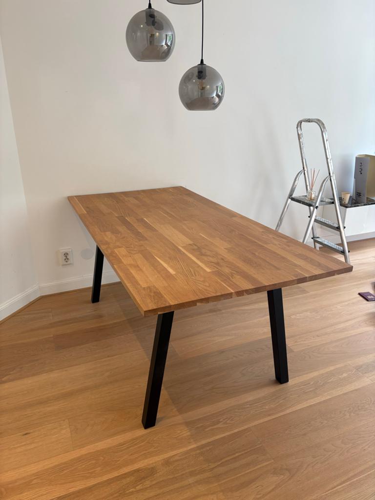 Eikenhouten eettafel met zwart metalen poten (Loods 5), Ophalen, Gebruikt, Eikenhout, 50 tot 100 cm