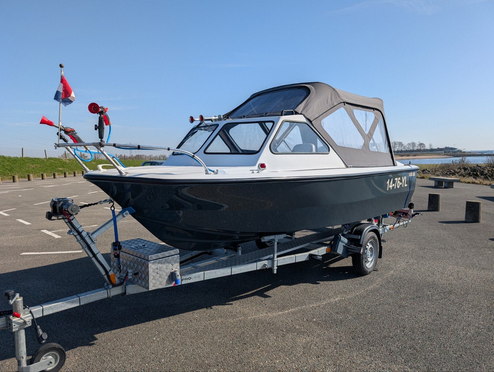Stabiele vis-/toerboot met Mercury 60pk en nieuwe trailer, Watersport en Boten, Motorboten en Motorjachten, Benzine, Overige merken