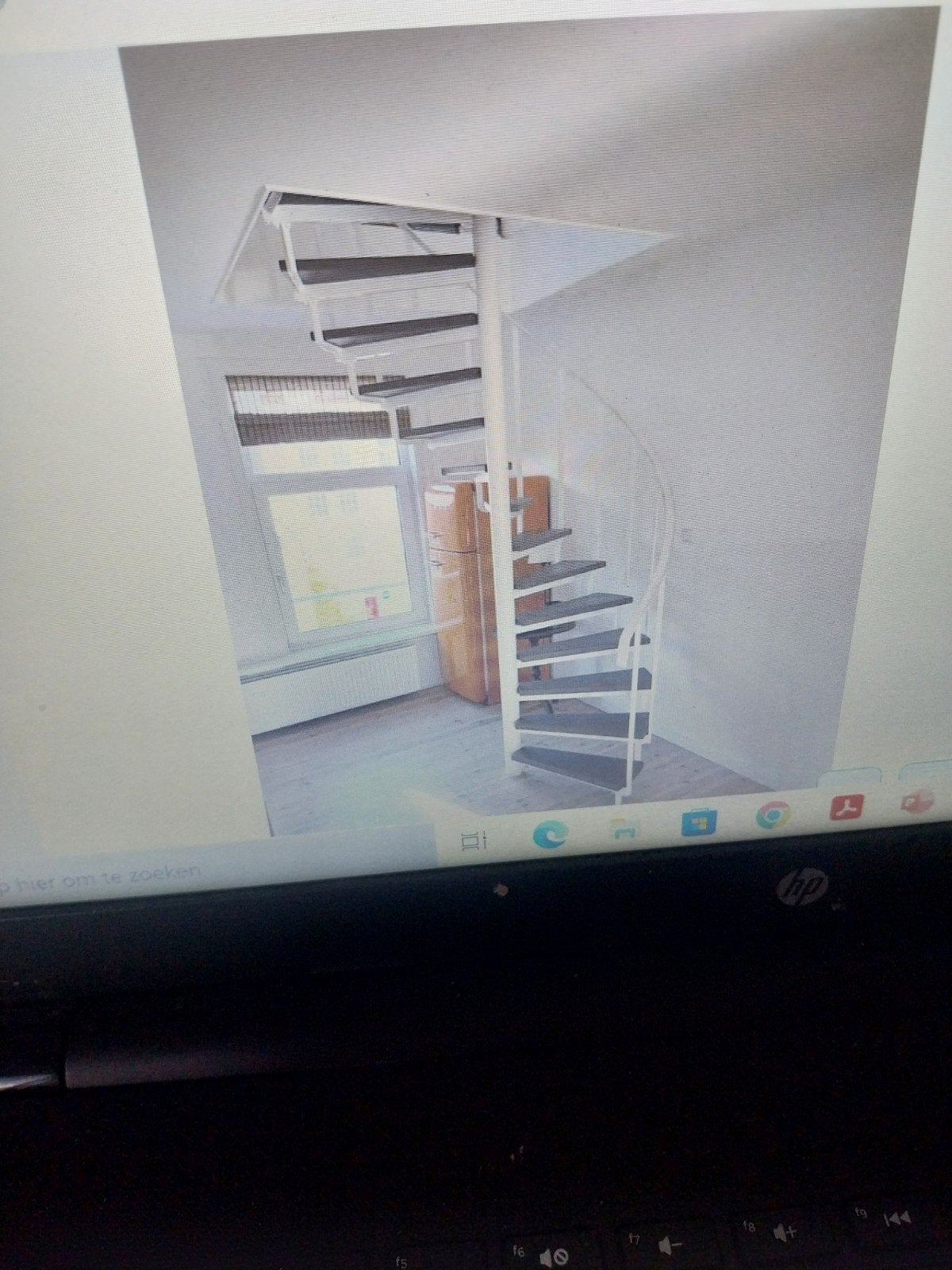 spiltrap staal met hardhouten treden draait linksom, Ophalen
