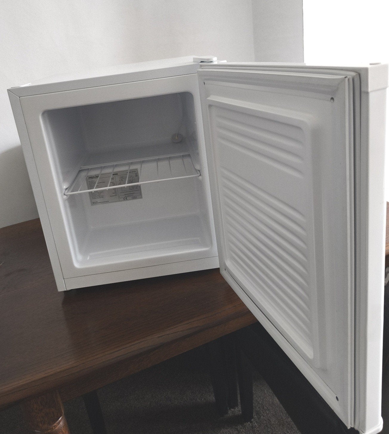 Mini A+ vriezer in uitstekende staat werkt perfect., Witgoed en Apparatuur, Minder dan 85 cm, Minder dan 60 cm, Zo goed als nieuw