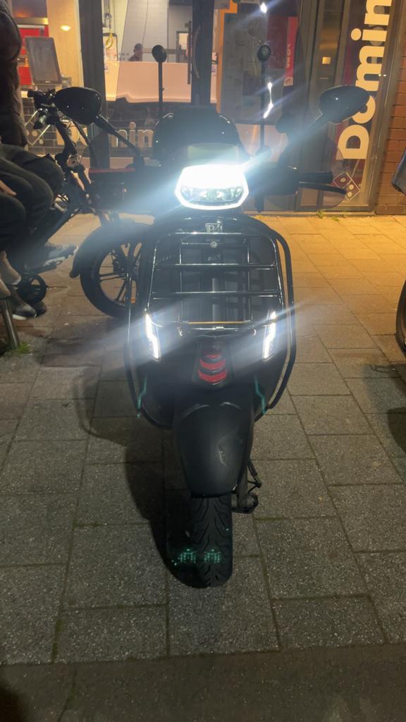 Vespa sprint 2022 full option, Ophalen, Maximaal 45 km/u, Zo goed als nieuw, 50 cc