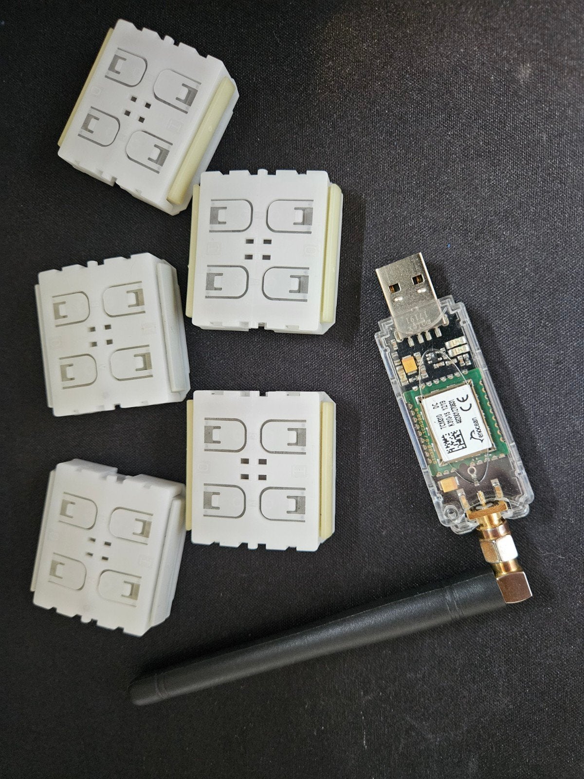 EnOcean set – USB300 dongle + 5 PTM schakelmodules (868 MHz), Doe-het-zelf en Verbouw, Ophalen of Verzenden, Zo goed als nieuw