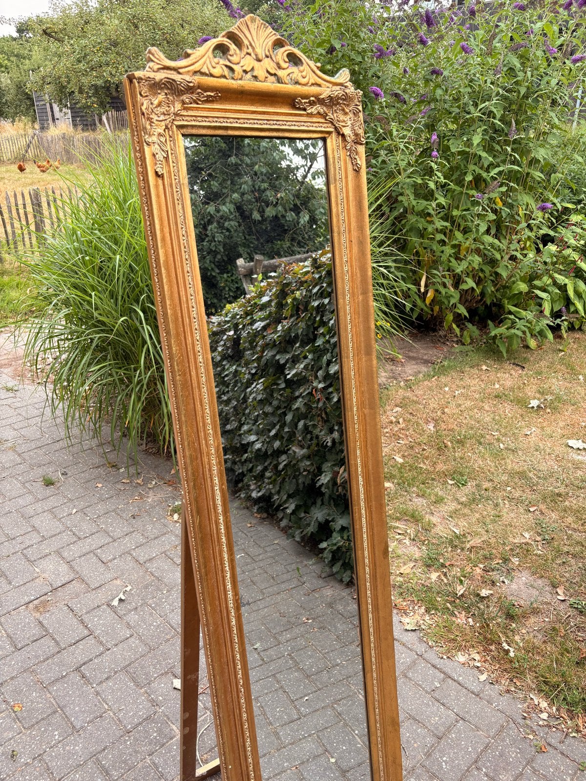 Gouden spiegel met sierlijke lijst - staand model, Antiek en Kunst, Ophalen, Rechthoekig, 50 tot 100 cm, 150 tot 200 cm