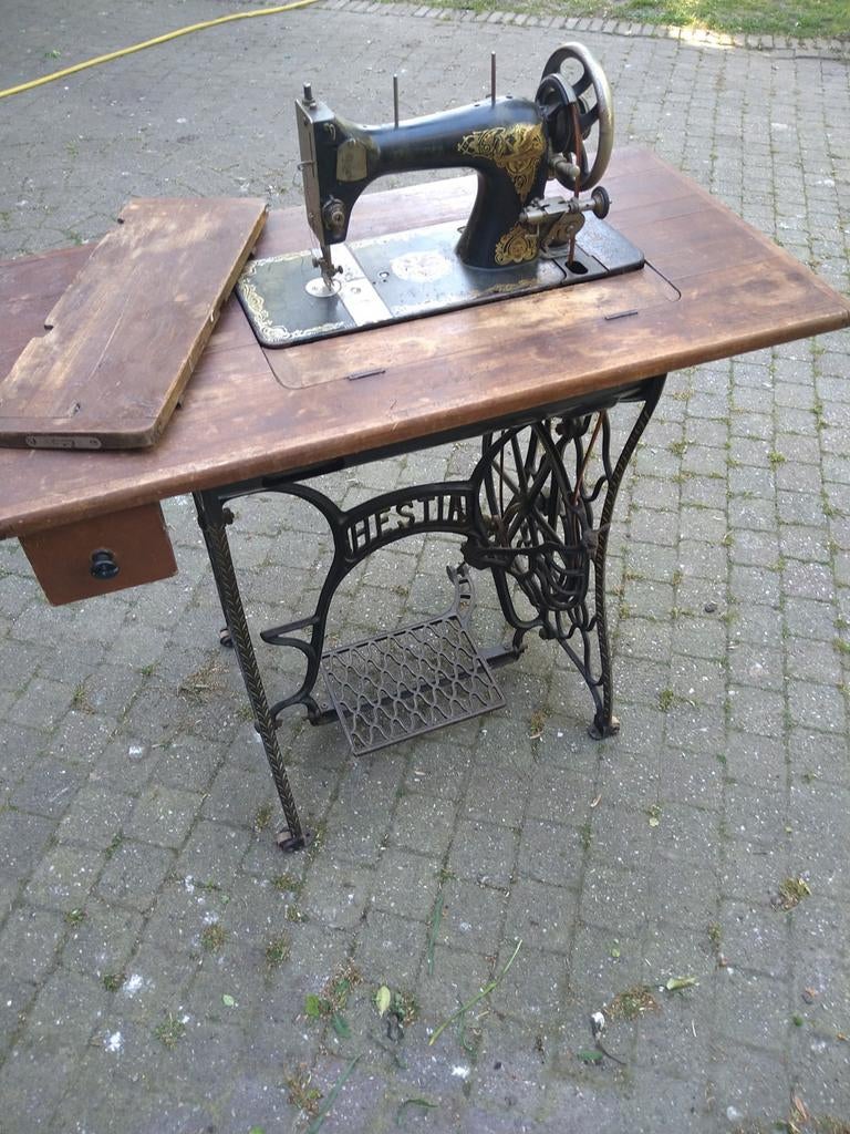 Hestia naaimachine, werkend., Hobby en Vrije tijd, Ophalen of Verzenden