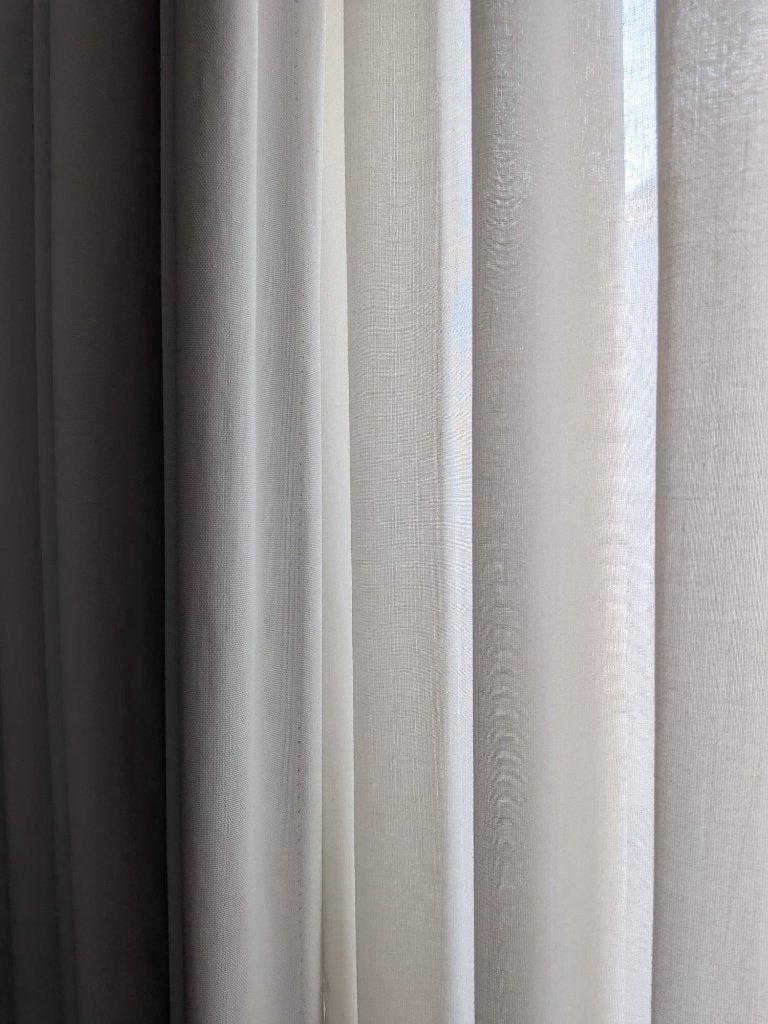 Foto 10 van Set Maatwerk Gordijnen – 3m Hoog (Verduisterend + Vitrage)