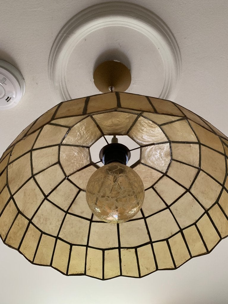 Vintage plafondlamp in Tiffany-stijl - Capiz schelpen, Huis en Inrichting, Ophalen, Gebruikt, E27 (groot), Metaal