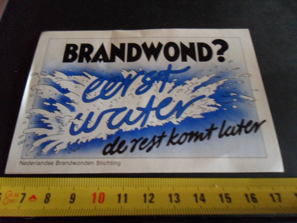 sticker Brandwond ? eerst water de rest komt later, Ophalen, Zo goed als nieuw