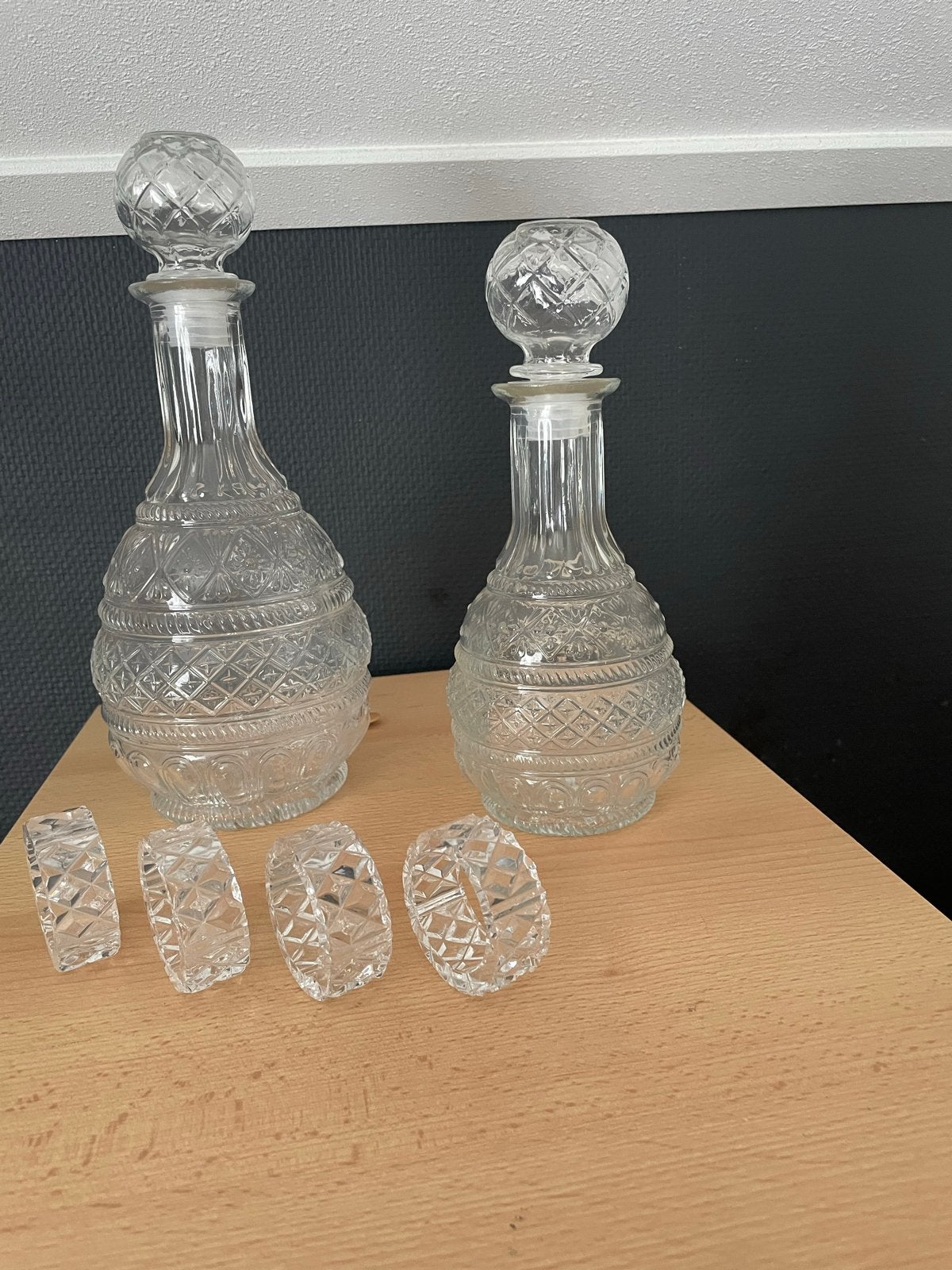 Glazen karaffen met servetringen, Antiek en Kunst, Ophalen of Verzenden
