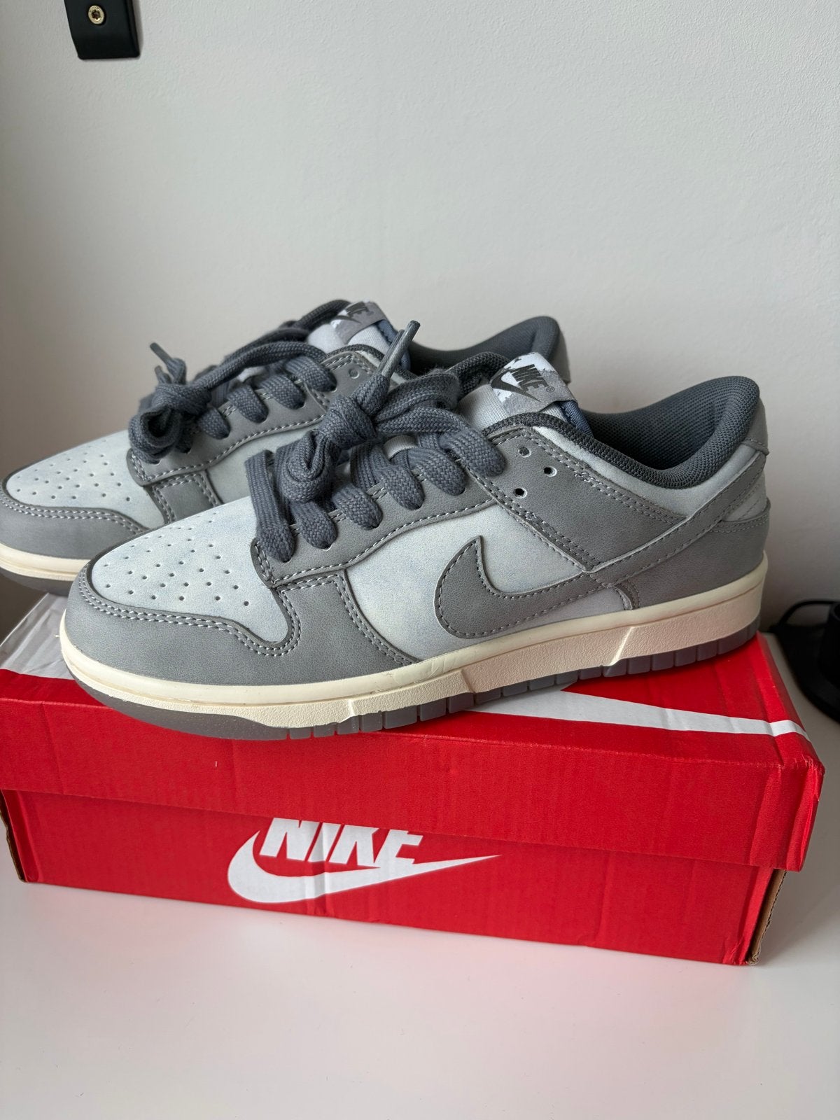 Nieuwe Nike Dunk Low ESS Trend Cool Grey sneakers maat 38, Ophalen, Nieuw, Sneakers of Gympen, Grijs