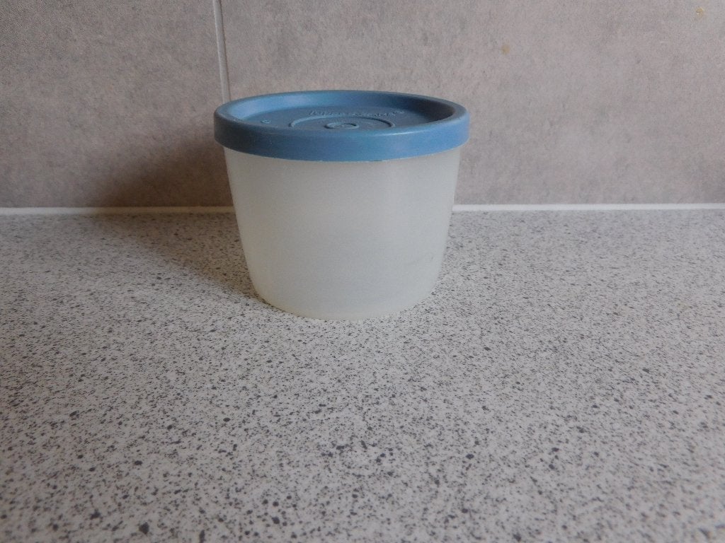 Tupperware Snack cup 250 ml. Blauw, Ophalen of Verzenden, Gebruikt, Blauw, Beker of Kan