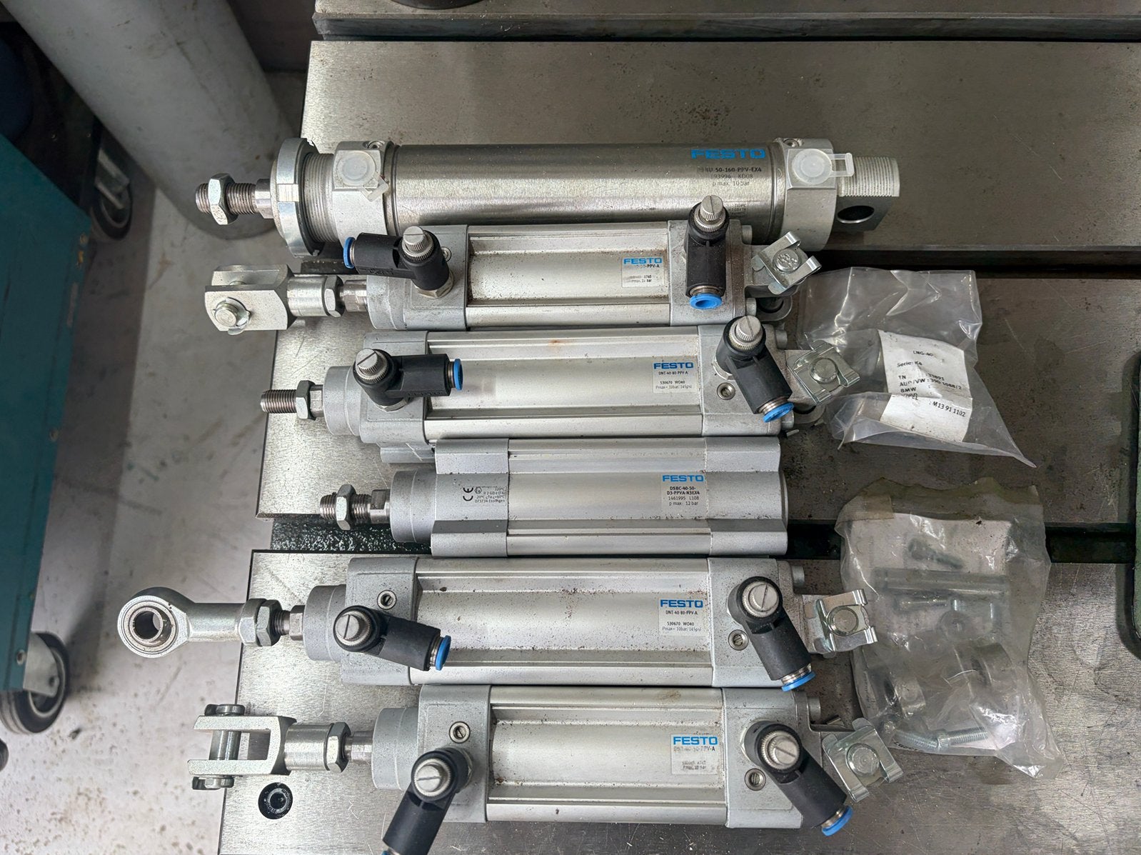 Nieuwe pneumatische Festo cilinders, Ophalen, Zo goed als nieuw